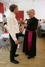 Kirchenmusikdirektor Markus Grohmann im Gesprch mit  unserem Weihbischofs Dr. Johannes Kreidler