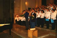 Kirchenmusiker Markus Grohmann und Hermann Schulze-Berndt  mit dem Chor