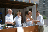 Pfarrer Fogl kauft eine Orgelpfeife