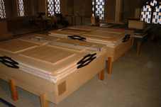 Die zwei neuen Blasebaelge auf der Orgelempore