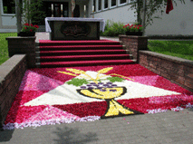 Der Blumenteppich an Fronleichnam an der Mozartschule