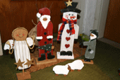 Weihnachtsengel,  Weihnachtsmänner, Schneemänner , und Schäfer mit 2 Schafen als dekorative Elemente für die Adventszeit