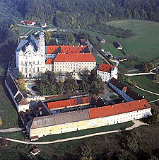 Luftaufnahme der Klosteranlage in Neresheim